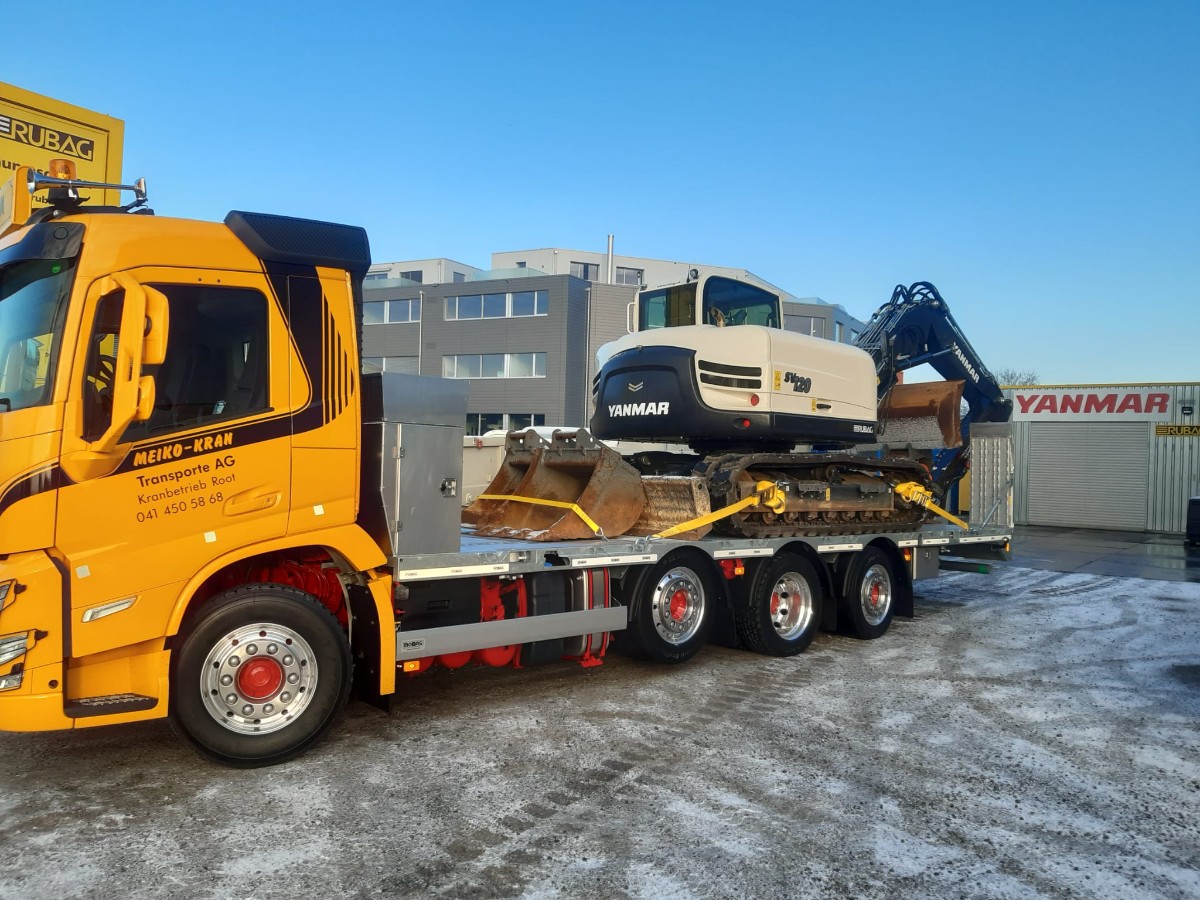 4-Achser Taxi mit Kran, Foto 2